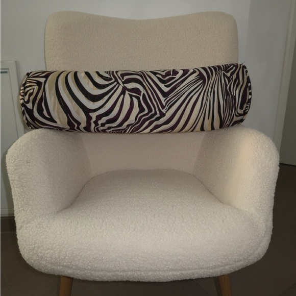 2 Vintage Versace Pillows - Picture 2 of 11